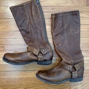Like new. Frye Tan Leather Boots